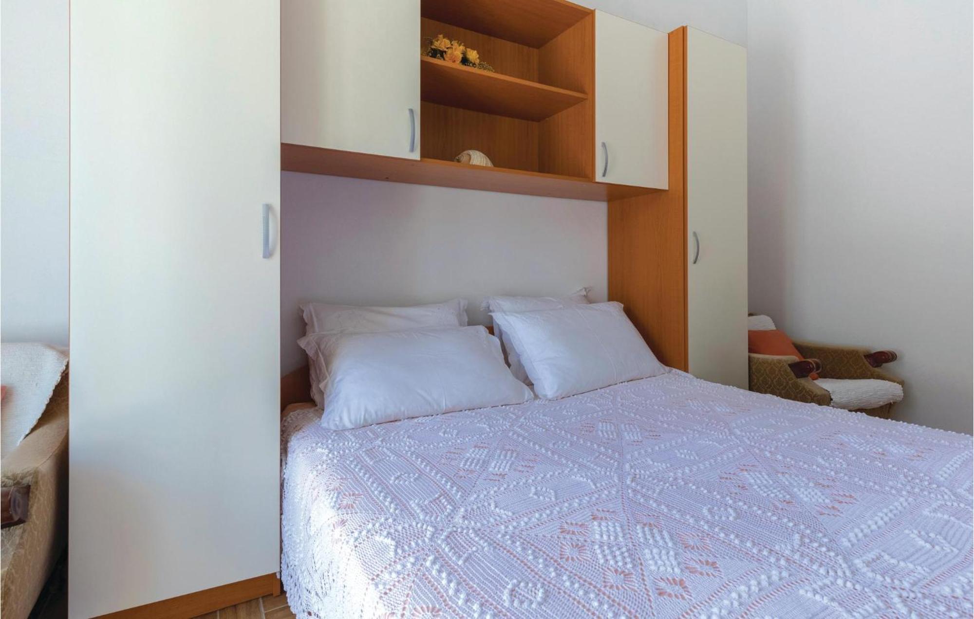 2 Bedroom Lovely Apartment In Komarna Klek Exterior photo
