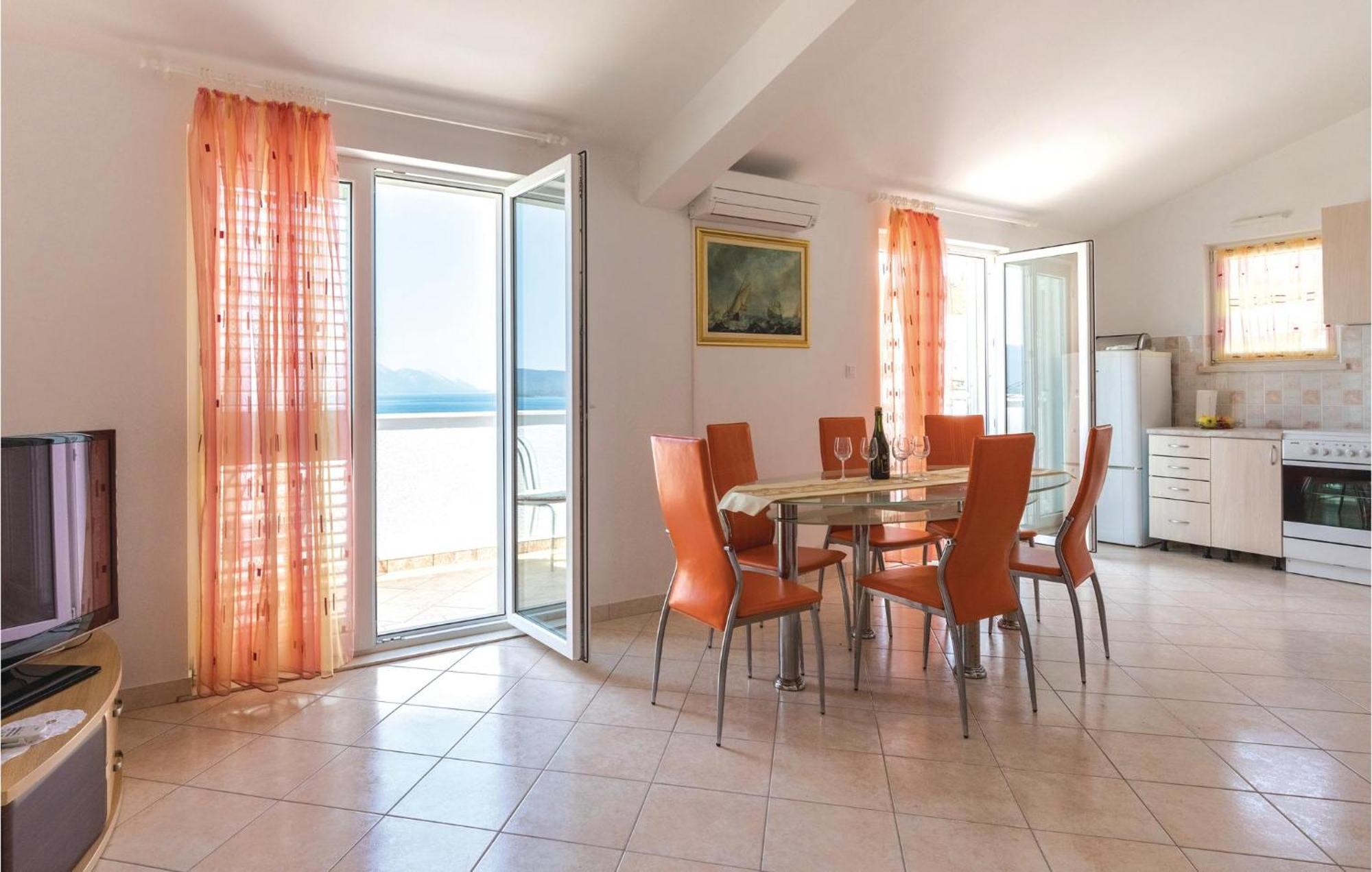 2 Bedroom Lovely Apartment In Komarna Klek Exterior photo