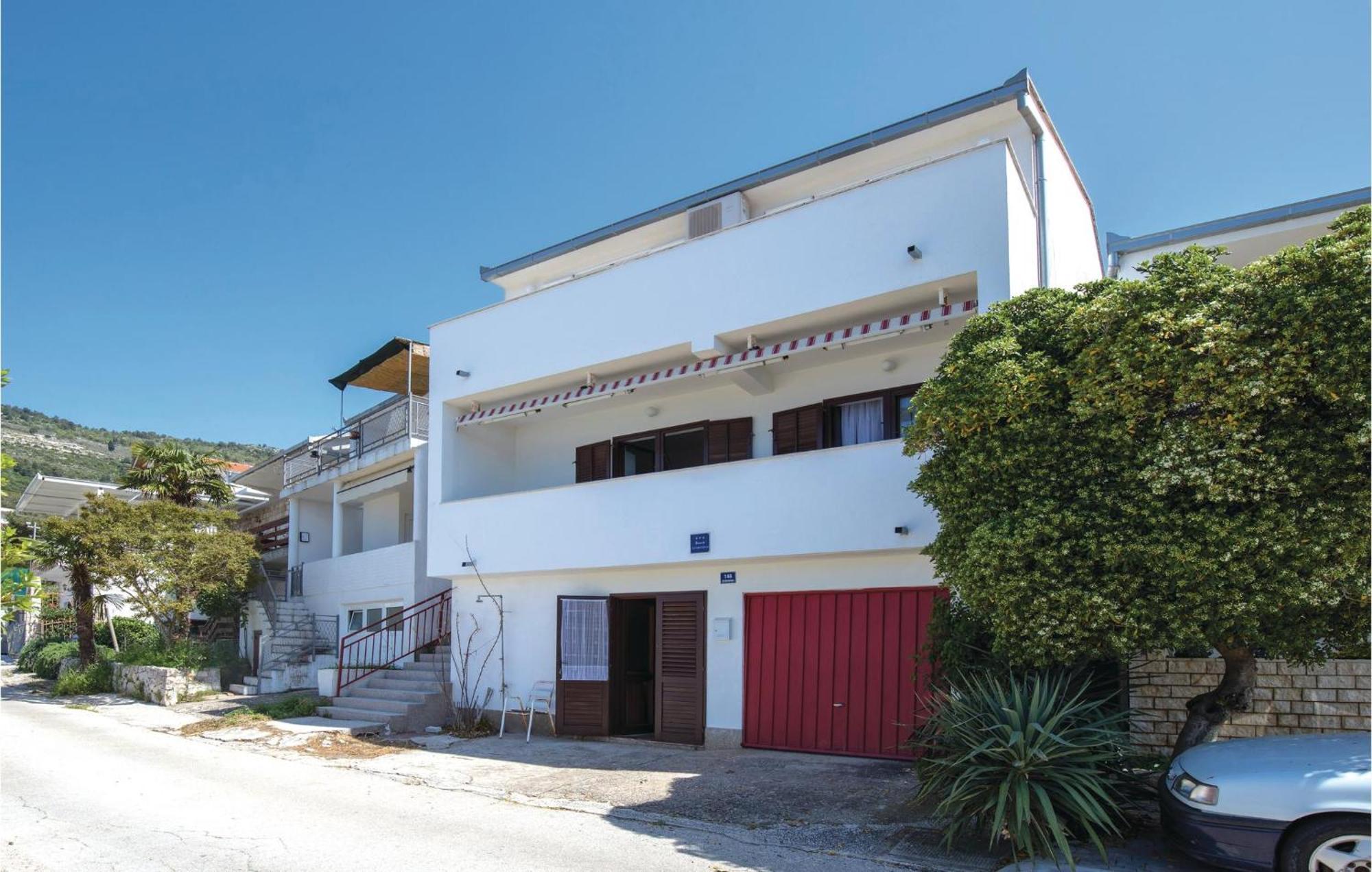 2 Bedroom Lovely Apartment In Komarna Klek Exterior photo